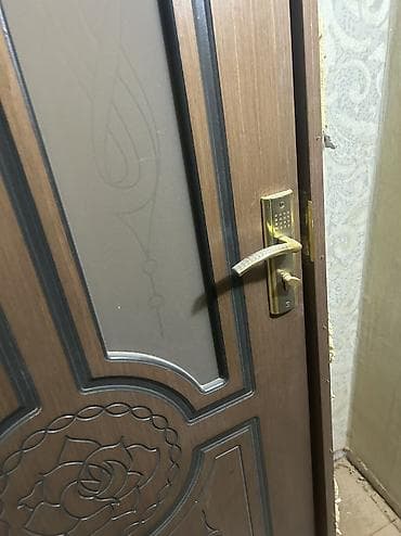 Крепежные изделия: Б/у Межкомнатная дверь 90х200 см С замком, Самовывоз — 3