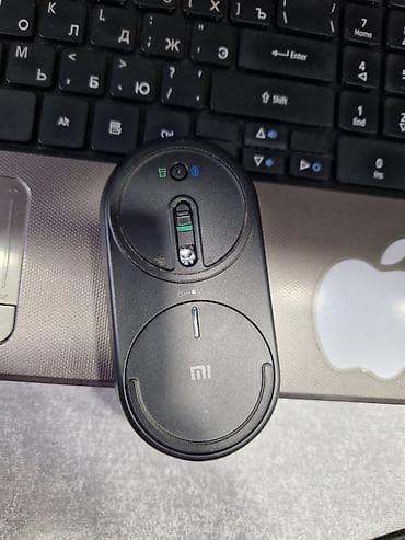 simsiz mikrafon: Logitech simsiz klaviatura və siçan dəsti və redmi siçanlar ayrıda — 10