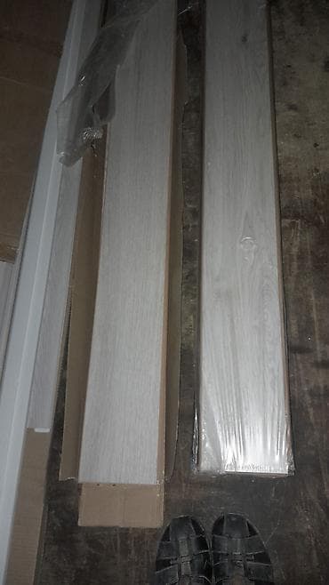 asan sekiller: Ağ-açıq boz oduncaq naxışlı MDF/PVC lambrı panel və plintus dəsti - — 2