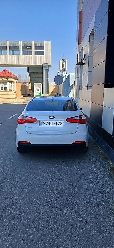 kia sou 2013: Kia Cerato (Forte) sedan – ağ rəng, Azərbaycan nömrə nişanı 77-RT-173 — 5