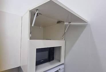 Mətbəx mebeli: Ağ rəngli müasir mətbəx mebeli dəsti.uzunluğu 3,30sm az istifadə — 10