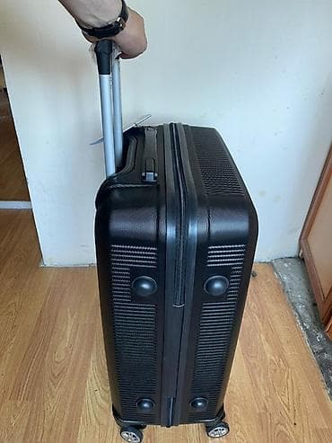 Çamadanlar: Monnatt səyahət çamadanı – qara rəng, sərt korpuslu Xüsusiyyətlər: - — 3