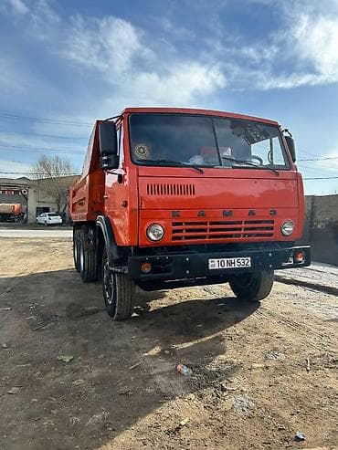 qosqu ev: KAMAZ 6x4 tipli sərt şassili daşınma/dağılma tipli qoşqusuz samosval — 1