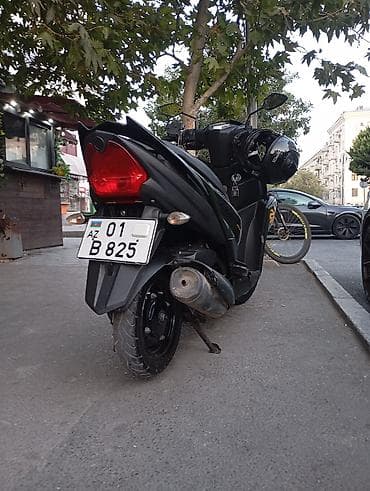 Yamaha rayzet Şəkillərdə görünən model qara və tünd yaşıl rəng — 1