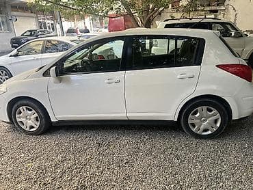 Avtomobil satışı: Nissan Tiida hatchback – ağ rəng, 5 qapı, şəhər üçün rahat və iqtisadi — 2