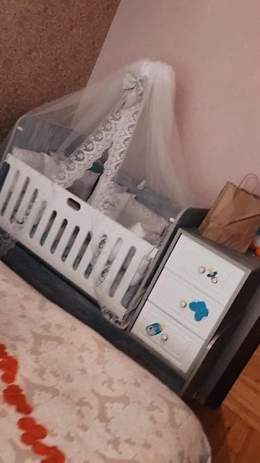 Oğlan və qız üçün, Dördbucaq, Beşik, Dəst ilə, Matras ilə, Yellənmə mexanizmsiz