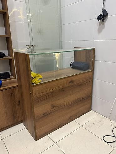 Stend vitrinləri: Optik mağaza üçün vitrin və mebel dəsti - Material: ağac teksturalı — 2