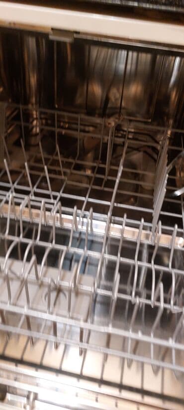 Nehrə aparatları: Qabyuyan maşın – kompakt tip Xüsusiyyətlər: - Geniş paslanmayan polad — 3