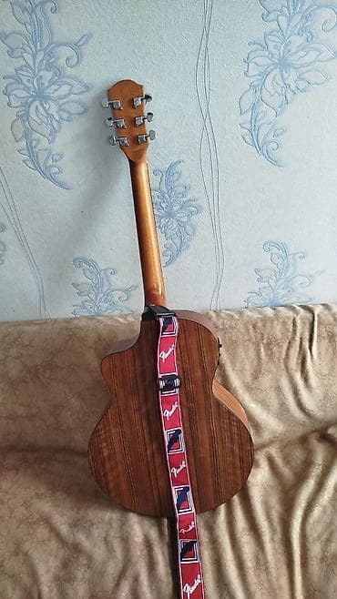 gitara simi: 400m akustik gitara isdiyen əlaqə saxlasin ciddi alıcıya endirim — 2