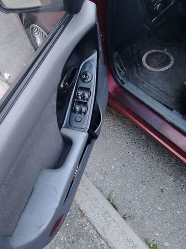 bmw f30 qiyməti: Hyundai Elantra sedan, qırmızı rəng. Arxa hissədə “Elantra” və “GLS” — 10