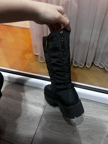 женские цветочные кеды: Qadınlar üçün qışlıq çəkmə - Rəng: qara - Model: orta balaqlı, iri — 2