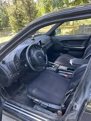 авто фольксваген: BMW 3 Seriyası E36 sedan, qara rəng. - Kuzov: 4 qapılı sedan, qara — 8