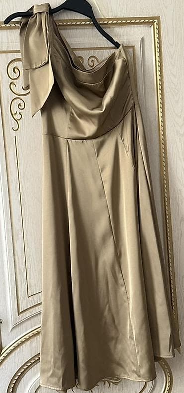 atlas kofta: - Qara kokteyl paltarı - Dizayni: V-yaxalı, yarımqol (dirsəyə — 2