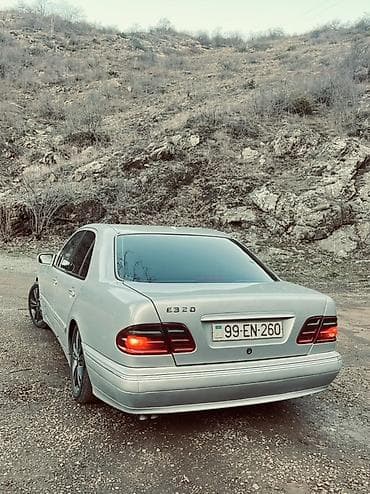 xrom disk: Mercedes-Benz E 320: 3.2 l | 2000 il Sedan — 9