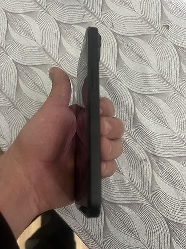 IPhone 15, Qara, Face ID — 5