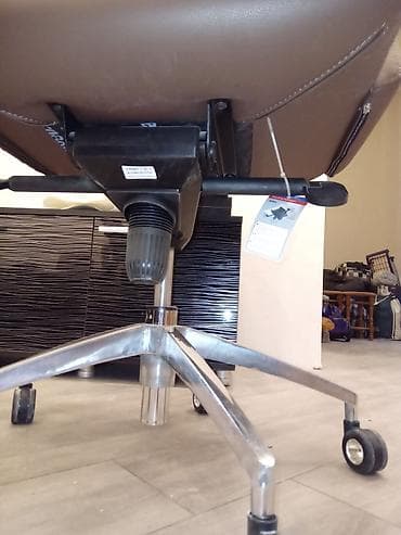 Ofis masaları: Təkərli, Qolları tənzimlənir, Süni dəri — 2