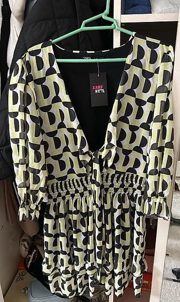 ZARF STYL qadın paltarı - Model: qısa, V biçimli dərin yaxalı, ön