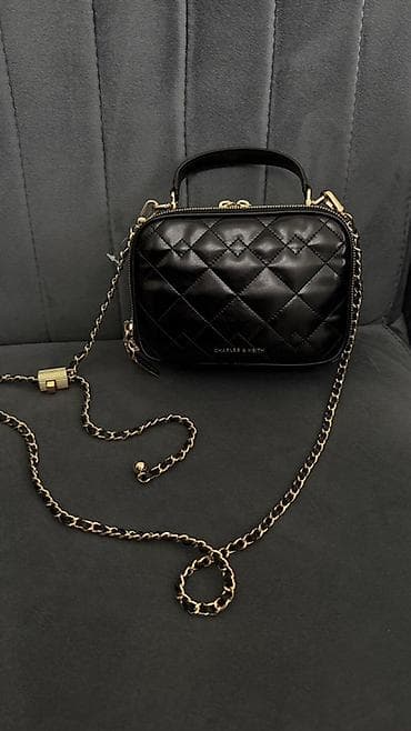 Əl çantası, Charles & Keith