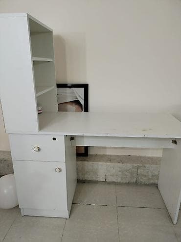 komputer stollari: Çox endirim edildi. 2guzgulu mebel yaxşi veziyetde, 1 Dirnag masası — 4