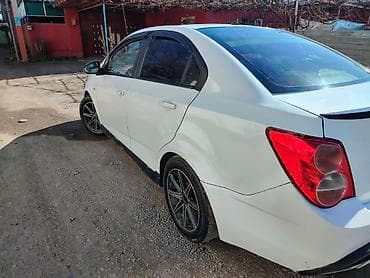 sukan satisi: Chevrolet Aveo sedan – ağ rəng, kompakt və iqtisadi şəhər avtomobili — 6