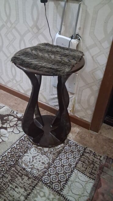 Açılmayan, Taxta, Yumru masa