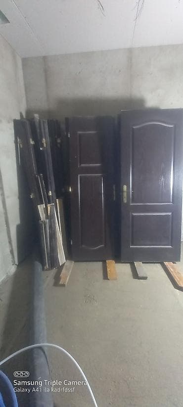 Məhsul: Otaq qapıları (taxta, tünd qəhvəyi) Təsvir: - Klassik panelli