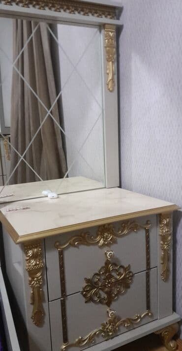 2 ədəd tumba satılır. problemi yoxdur,evdə yer olmadığı üçün.2 si 60 m