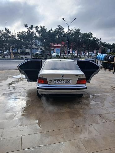 1993 bmw 318i: BMW 318: 0.2 l | 1997 il Sedan — 4