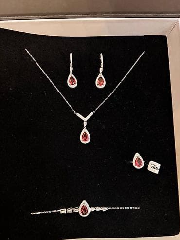 Dəstə daxildir: Üzük, Sırğa, Bilərzik, Gümüş, 925 Əyar
