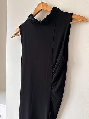 ag qara: Məhsul: COS qadın geyimi – qolsuz uzun don - Rəng: qara - Stil — 2