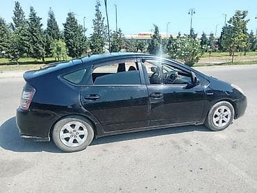 sprinter satisi: Toyota Prius (2-ci nəsil) hibrid hetçbek - Rəng: qara - Kuzov: 5 — 3
