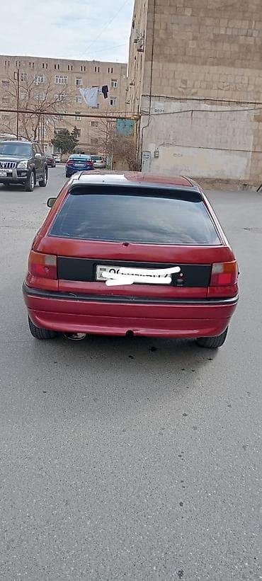 qırmızı maşın: Opel Astra: 1.6 l | 1997 il 32533 km Hetçbek — 1