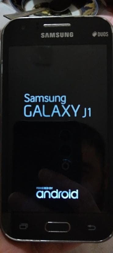 Samsung Galaxy J1, 4 GB, rəng - Qara, İki sim kartlı