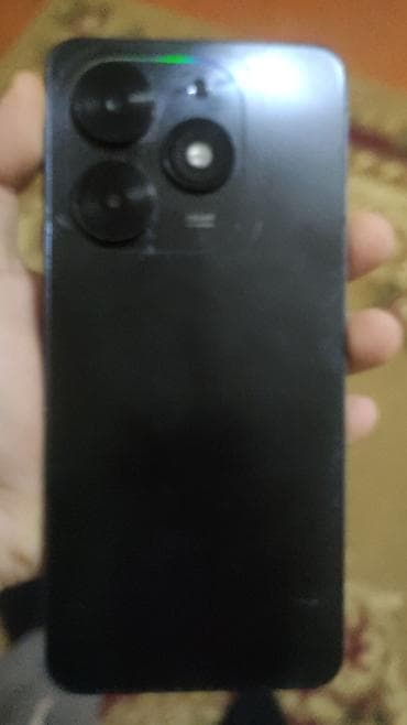 ddr3 ana kart: Smartfon – 6,6” təxminən tam ekranlı displey, ön kameranın mərkəzdə — 3