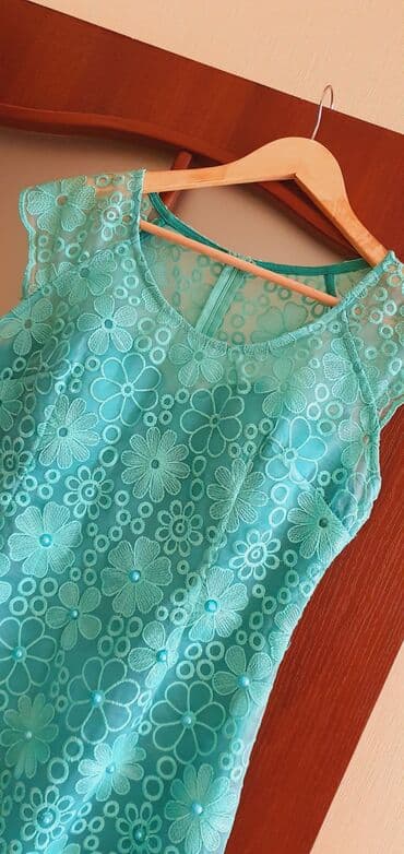 40 razmer: Ustunde 40 yazilsada 38 razmere gedir. Astarladir. cemi 2 defe — 3