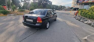 hundai grandeur: Hyundai Accent: 1.5 l | 2005 il Sedan — 4