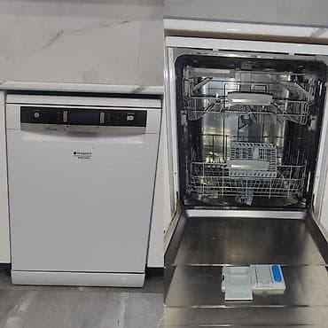 Qabyuyan maşın Hotpoint-Ariston, Tam qabaritli (60 sm.), Ayrıca dayanan