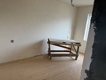 mingecevirde satilan obyektler: Satılır: Həyət evi - Tipləri: 1 mərtəbə, kiçik həyət daxilində — 4