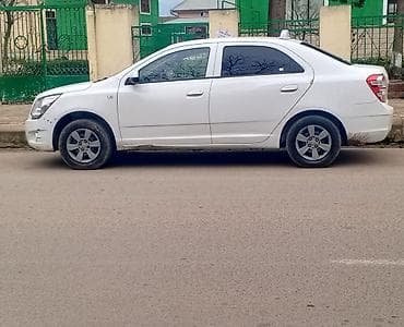 diski teker: Chevrolet Cobalt sedan – ağ rəng, 4 qapılı. Texniki və dizayn — 6