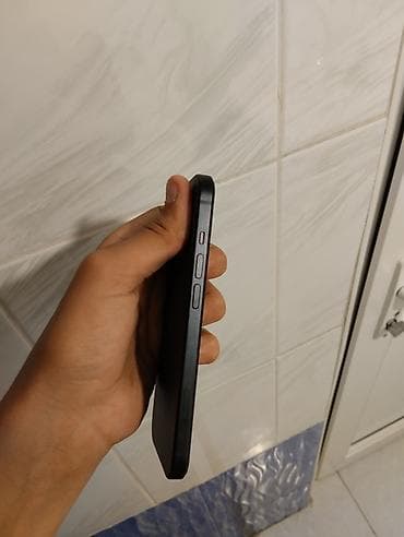 apple adapter: Qara, Face ID — 1