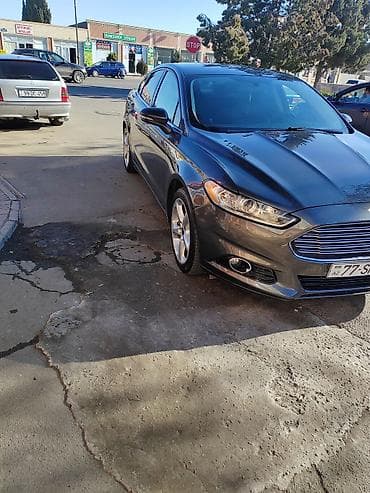 tesla model 3: Ford Fusion: 1.5 l | 2016 il 192000 km Sedan — 1