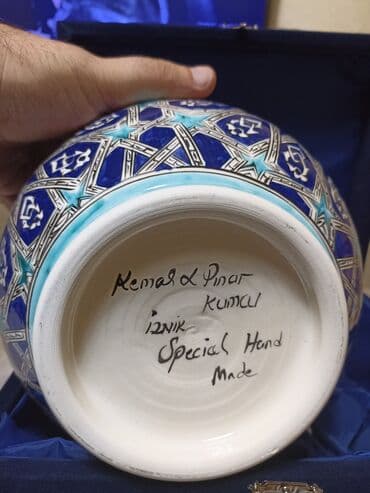 geometri: Məhsul: Əl işli keramika qab (qapaqlı), hədiyyə qutusu ilə. İşlənməyib — 6