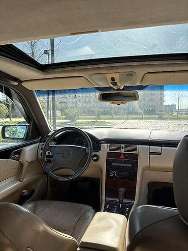Mercedes-Benz E-Class (W210) sedan - Kuzov: 4 qapılı sedan, tünd göy — 6