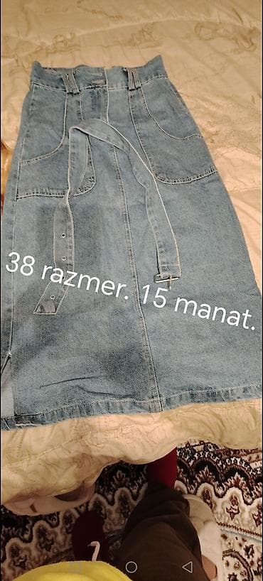 Ətəklər: Denim yubka – 38 razmer. - Açıq mavi cins parça - Ön hissədə böyük — 1