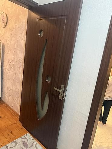 Bərkidici məhsullar: 3 ədəd qapı satılır. Ünvan Həzi aslanov — 2