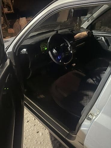 ford tranzit 1998: Volkswagen Golf (Mk3) – ağ rəngli, 5 qapılı hetçbek. Xüsusiyyətlər: - — 6