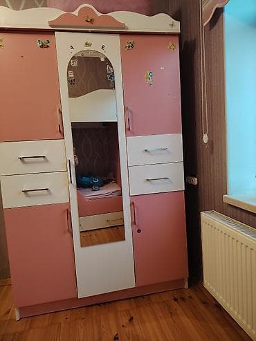masa taxta: Qız üçün, İşlənmiş, 3 qapılı, Düz dolab — 1