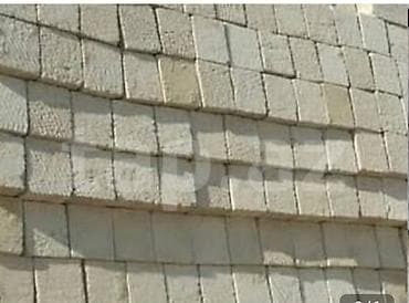 Şəkildə göstərilən məhsul: təbii daşdan kəsilmiş üzlük/kərpic