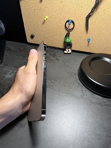 usb: IPhone 13 Pro Max, 128 GB, Matte Gold, Face ID — 4