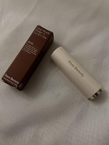 kosmetika cantası: Rare Beauty Kind Words Matte Lipstick – “Bold” rəng - Brend: Rare — 3